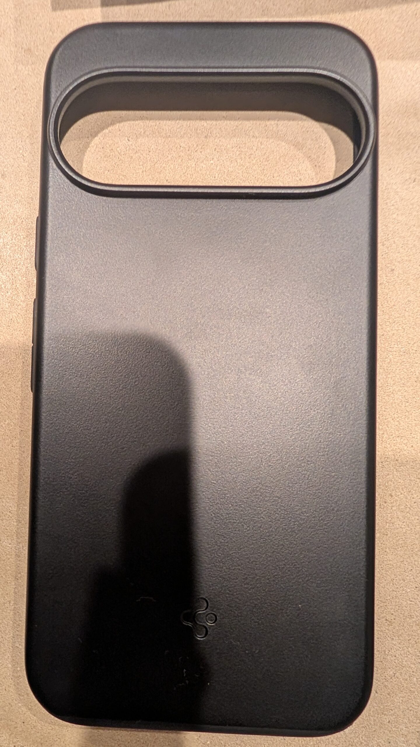 Spigen シンフィット・マグフィット ブラックの背面（実機）
